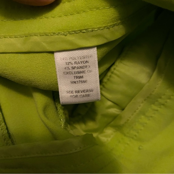 Cato Capris in Lime Green Size 8 - Picture 10 of 11
